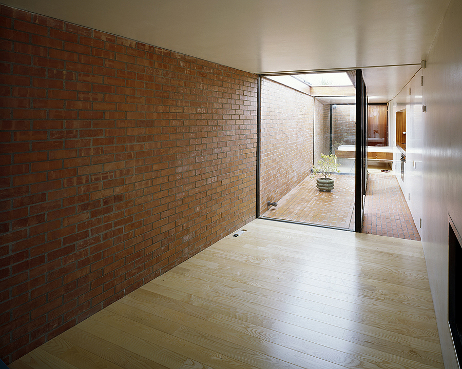 BRICK COURTS HOUSE 2003